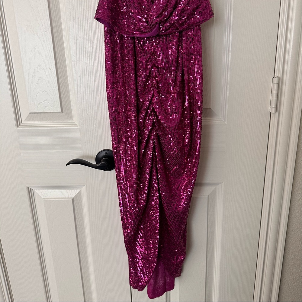 NWT Belle Badgley Mischka
Isabella Sequin Mock Neck Sleeveless Pencil Dress - Picture 6 of 9